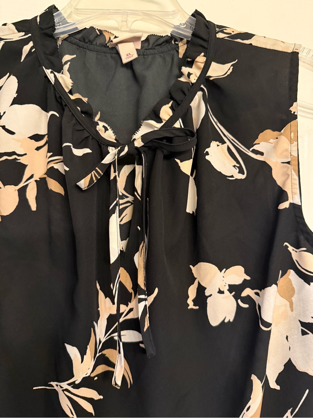 Merona Black Floral Sleeveless Blouse XL Ruffle Tie Neck Flowy Lightweight Top - Picture 11 of 16